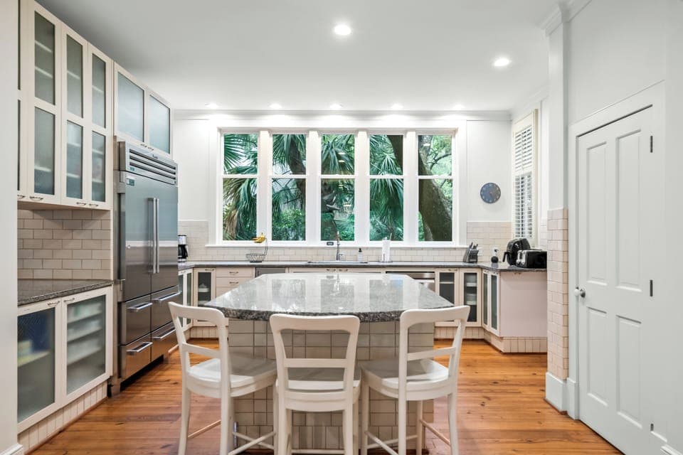 Kitchen/ 3 Bar Stools (1 Extra in Pantry)/ Large Walk in Food Pantry
