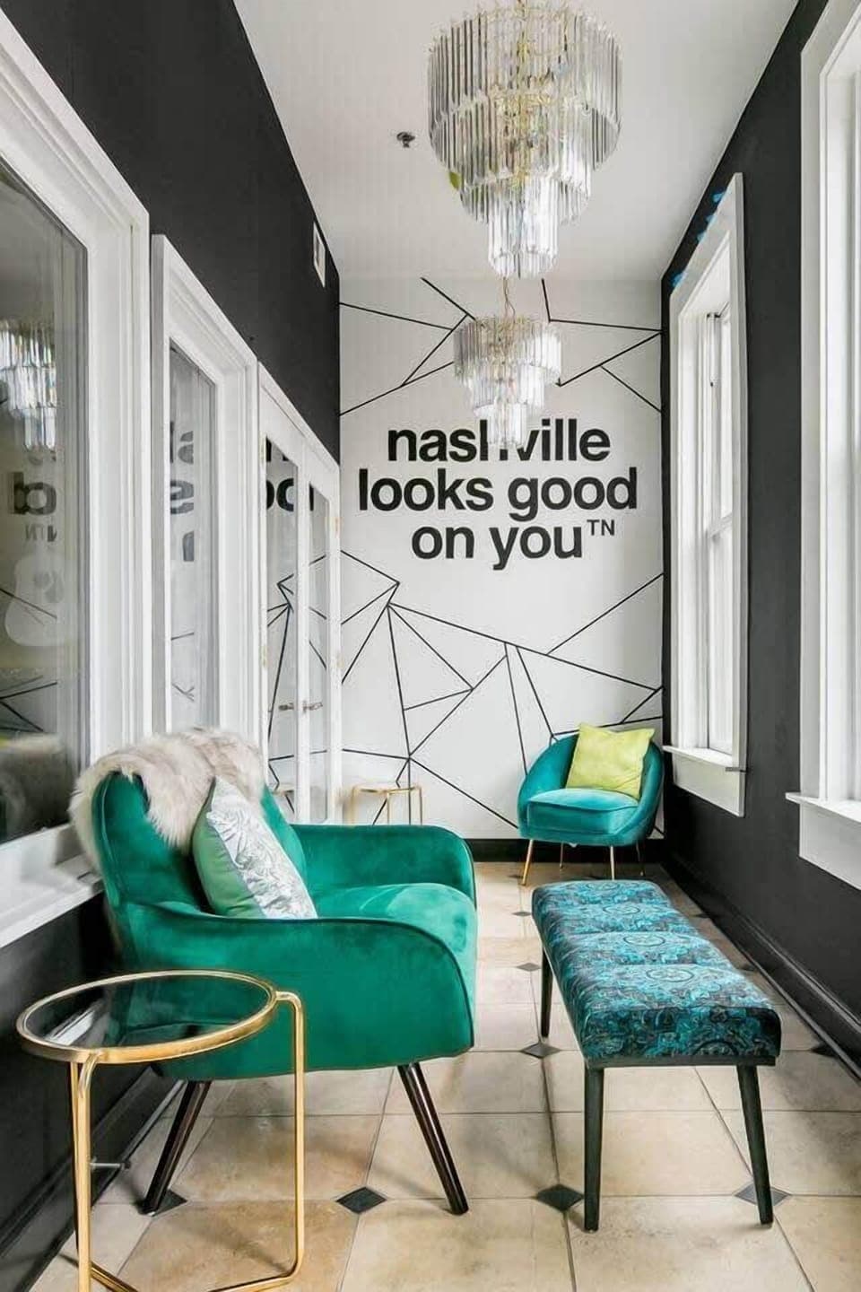 2nd Level Sunroom Overlooking Broadway