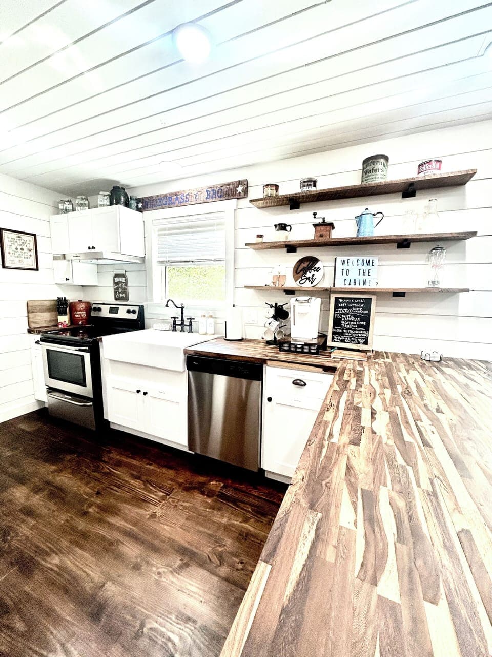 The kitchen is fully equipped for any meal. 