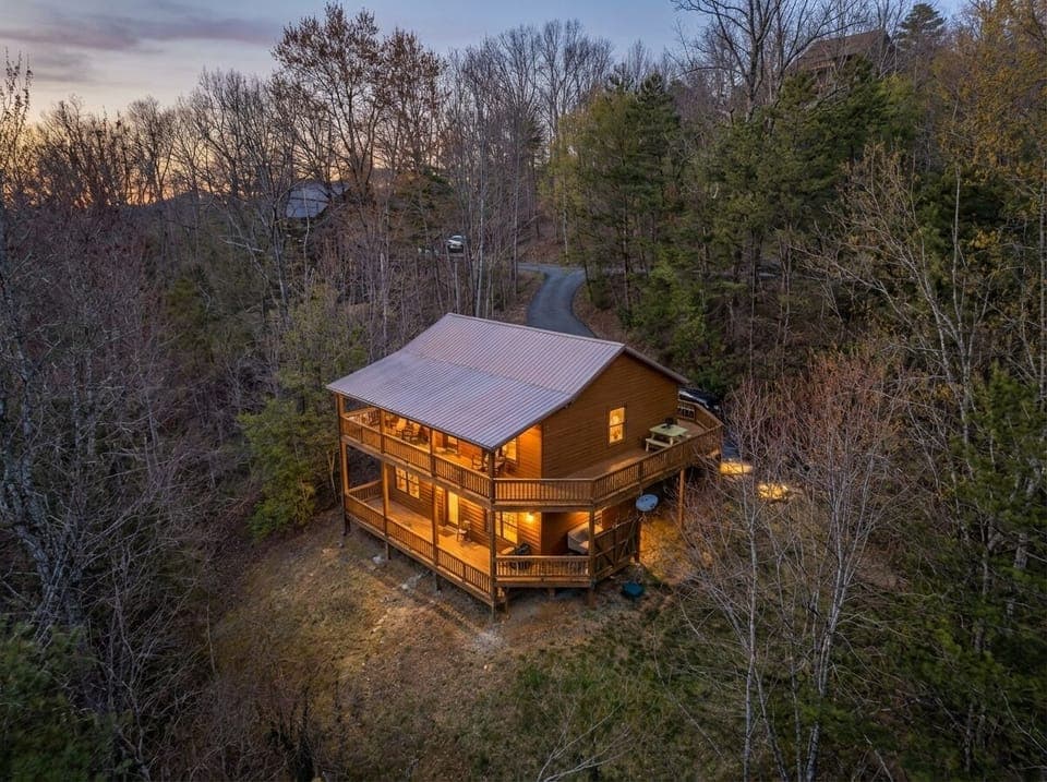Private 1.5 acre cabin retreat