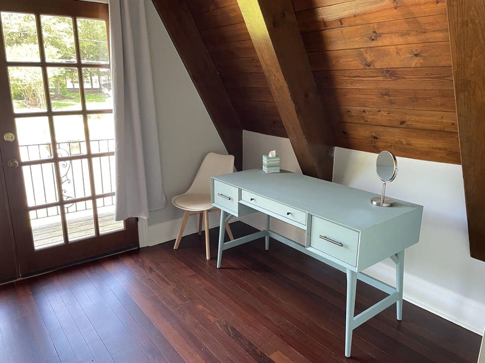 Dedicated workstation with desk and chair 