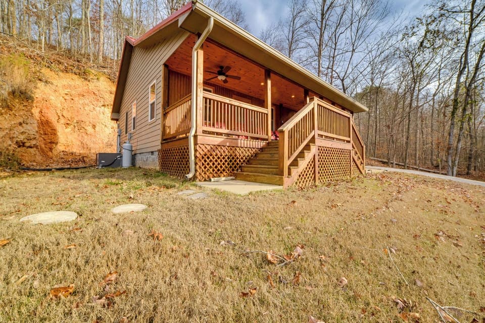 Waverly Vacation Rental | 2BR | 1BA | Stairs Required | 1,000 Sq Ft