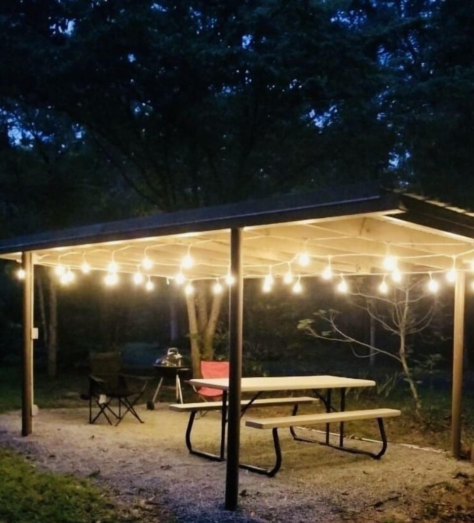 Covered grilling and outdoor eating 