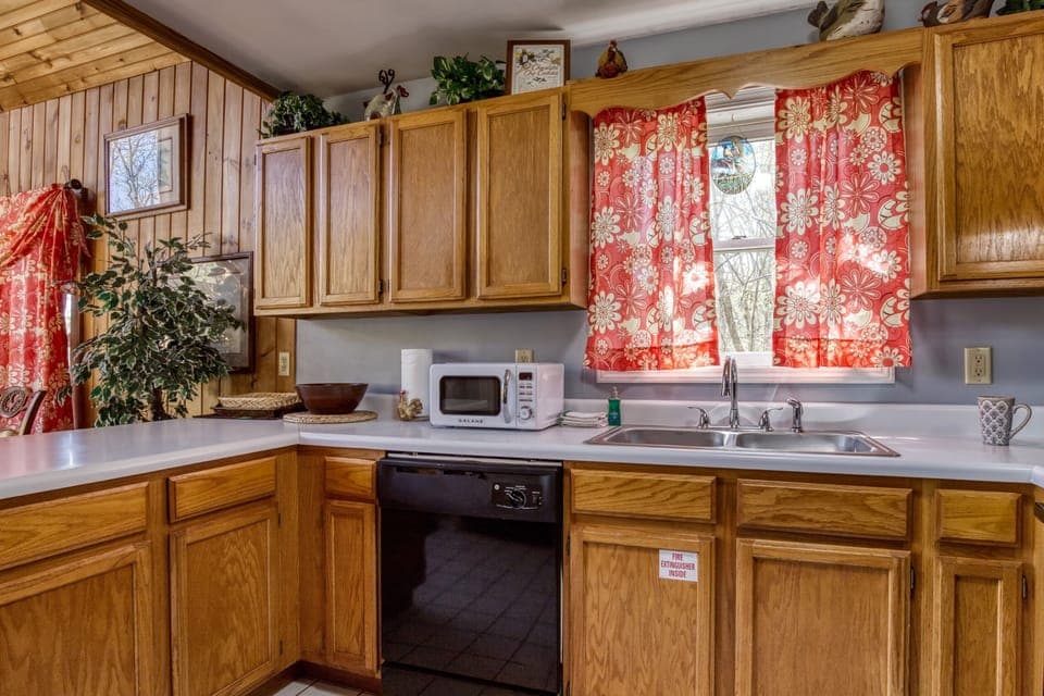 Wears Valley Cabin - Emerald Forest - Fully furnished kitchen