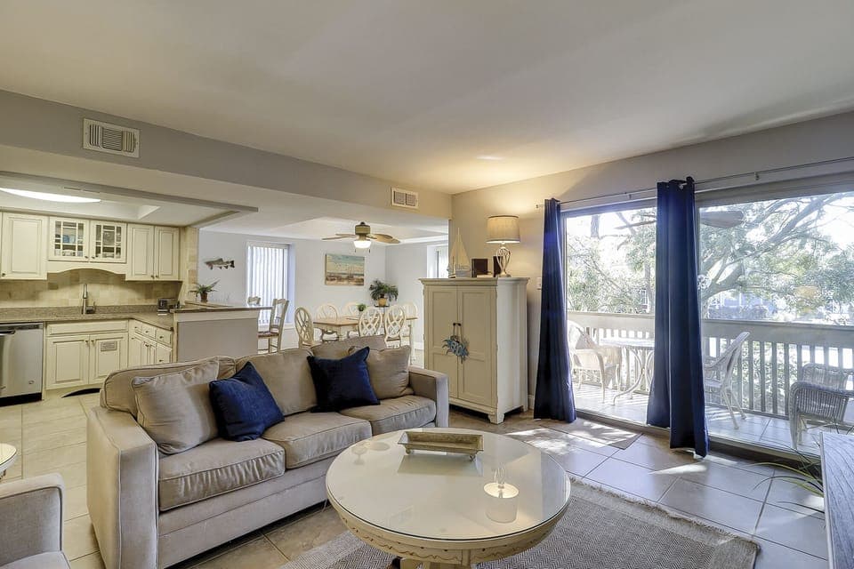 1660 Bluff VIllas