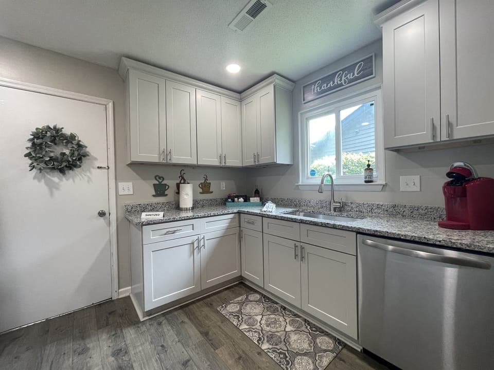 Large Full Kitchen