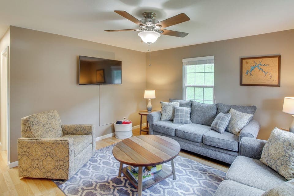Byrdstown Vacation Rental | 2BR | 1BA | 5 Steps to Enter | 938 Sq Ft