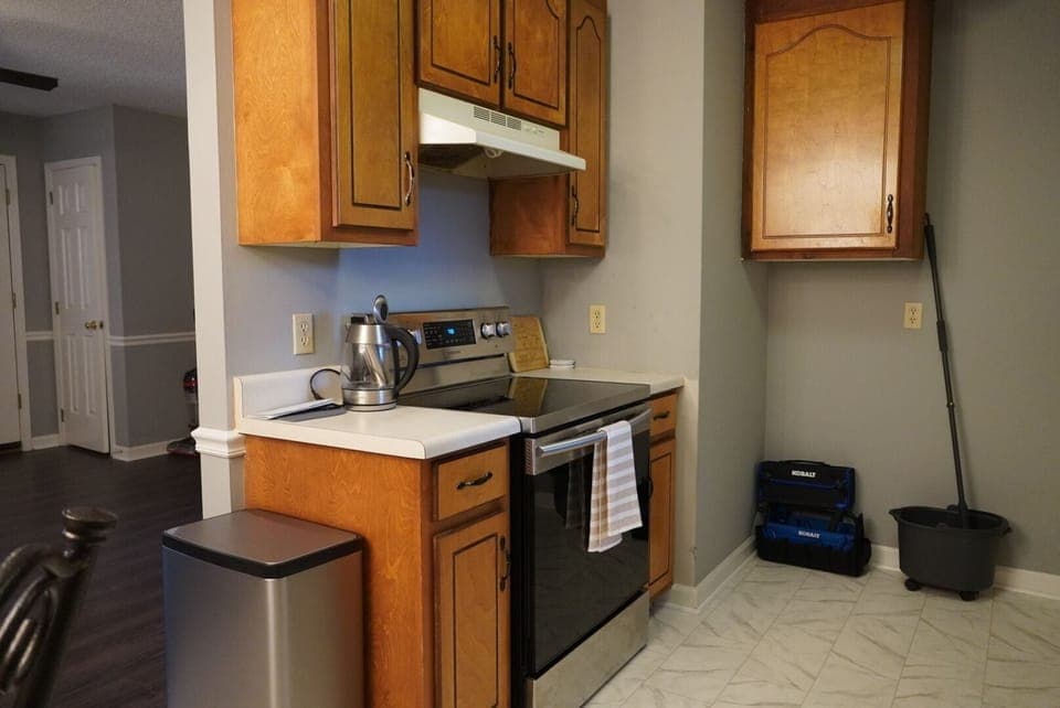 2nd side of Kitchen with stove 
