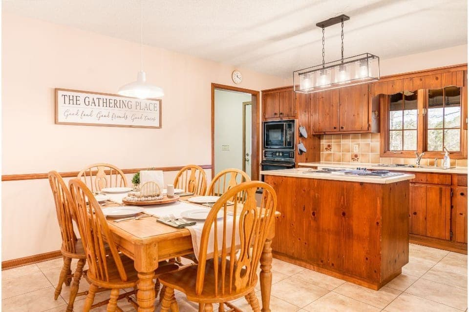 Eat in kitchen