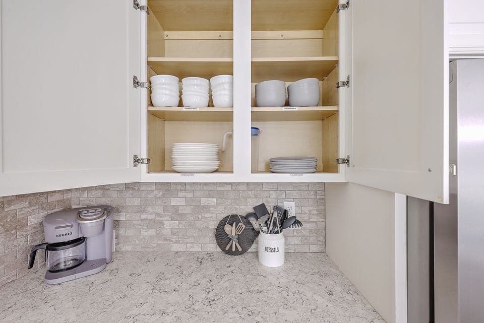 Dining sets & kid-friendly plastic sets
