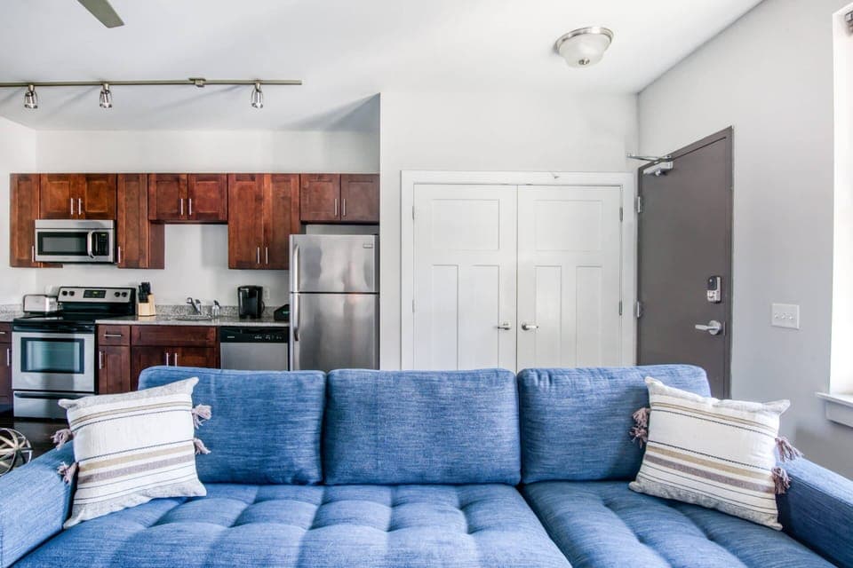 CozySuites MusicRow Modern 1BR w/free parking!