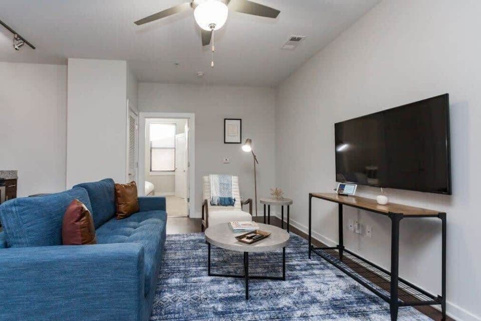 CozySuites Music Row – Luxe 1BR w/free parking!
