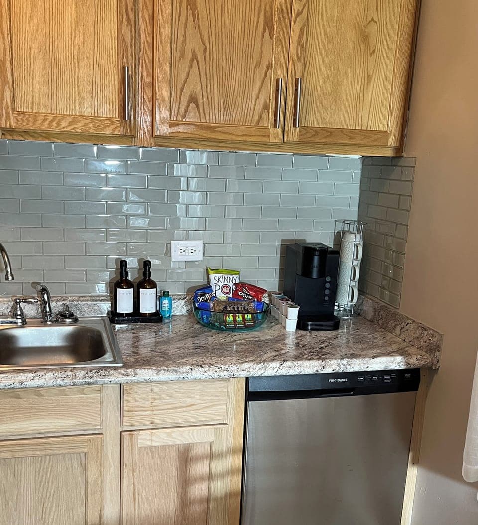Dishwasher, Coffee, Snacks