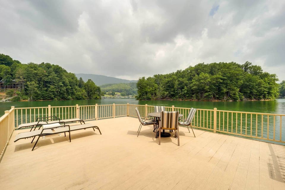 Butler Vacation Rental | 3BR | 2BA | 1,900 Sq Ft | Stairs Required