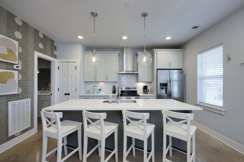 Stylish space with modern finishes, perfect for culinary adventures!