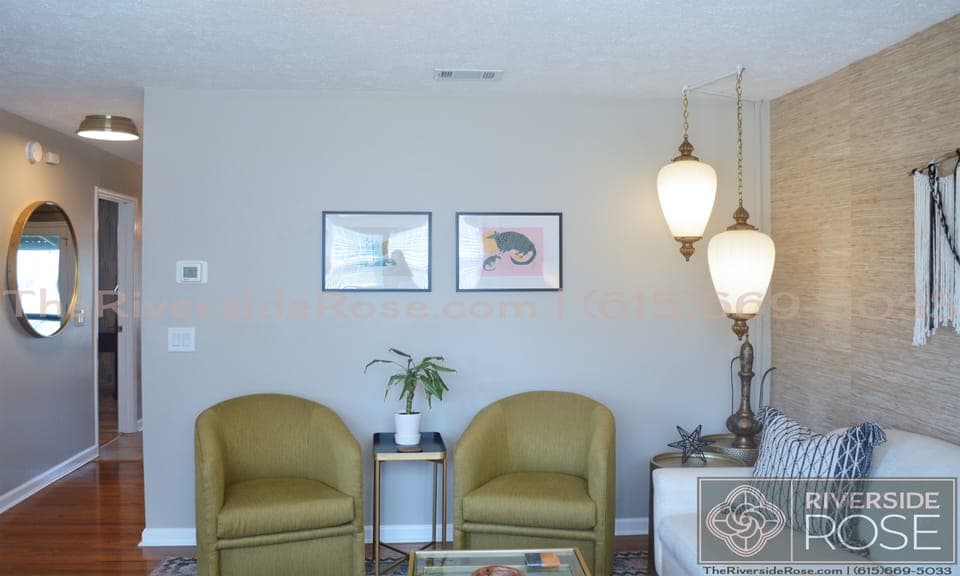 Antique hanging lights and plenty of seating. 