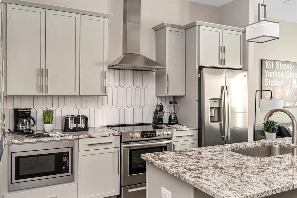 Brand-new steel appliances with everything you need to cook for your group.