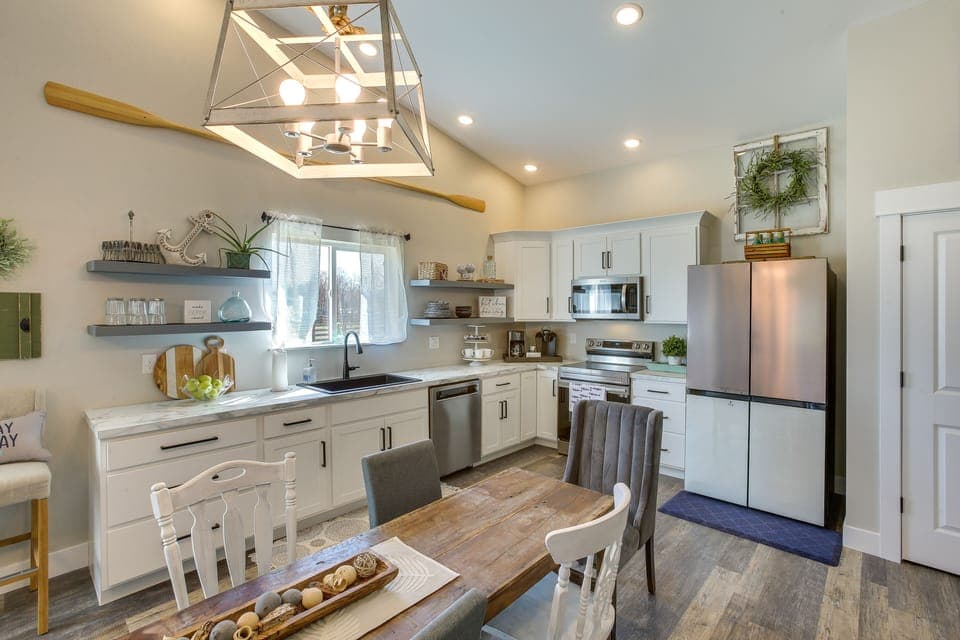 Dining Area & Kitchen | 1st Floor