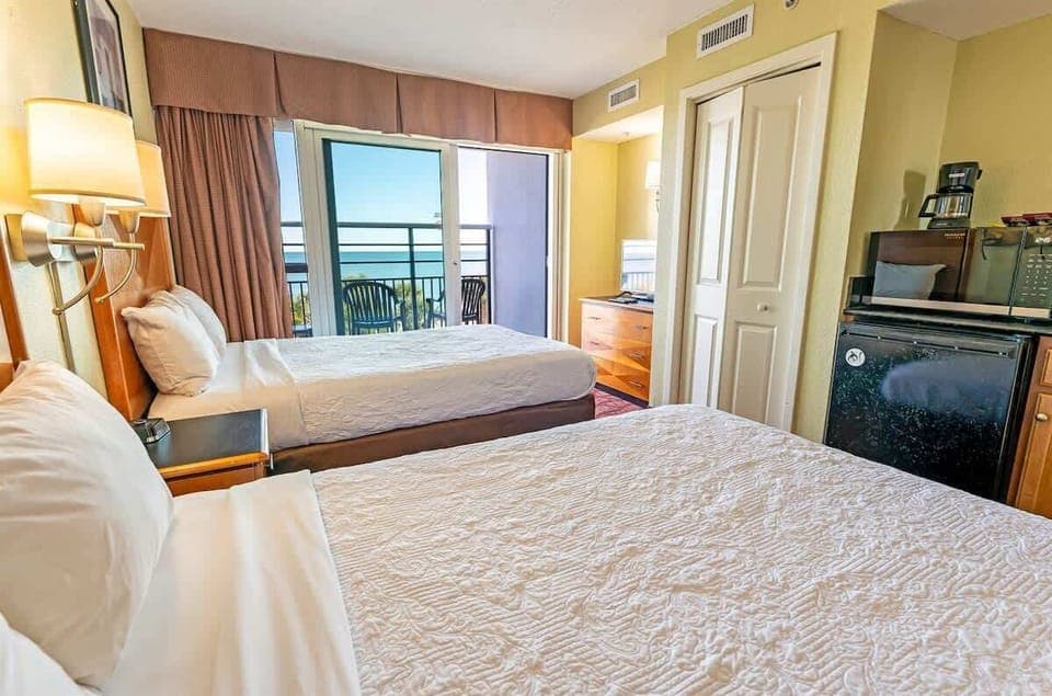 Room with Stunning Views☀️