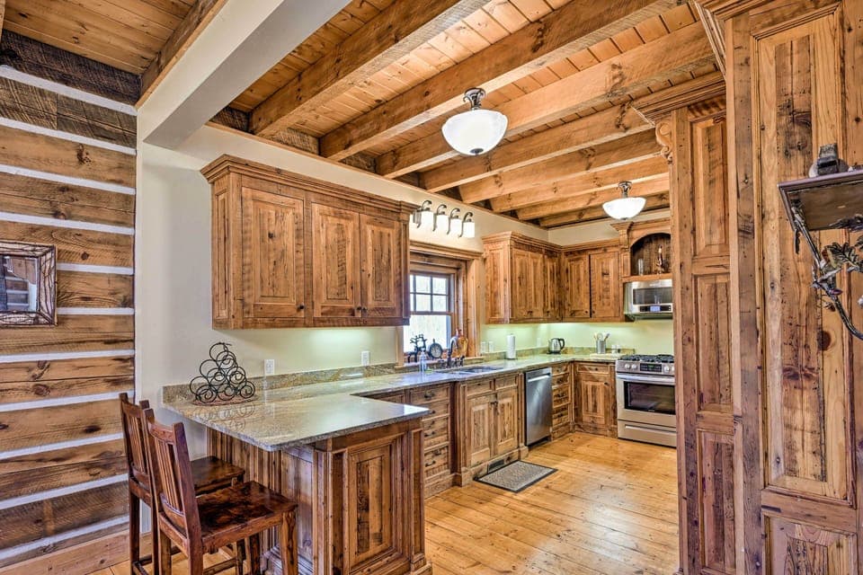Kitchen | Cooking Basics | Spices | Paper Towels/Trash Bags Provided