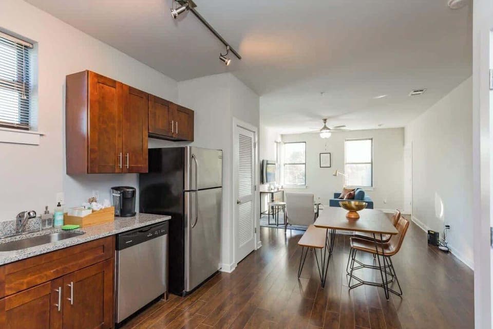 Kitchen & Dining