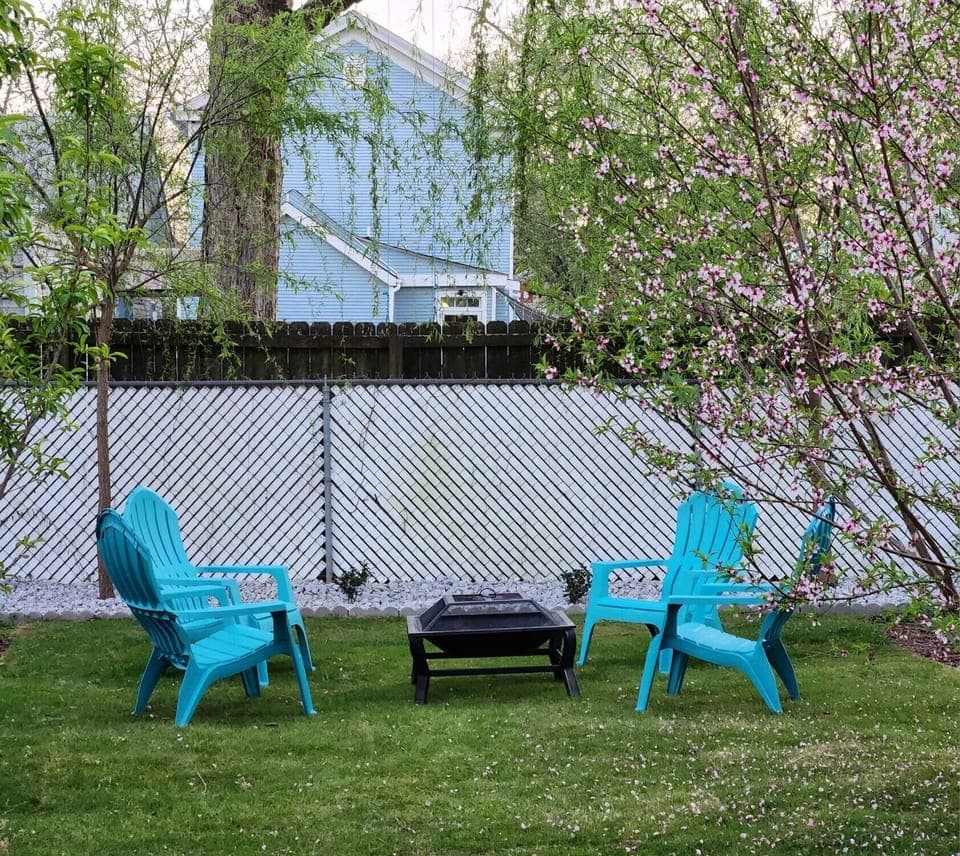 Sitting area in back yard with firepit. 