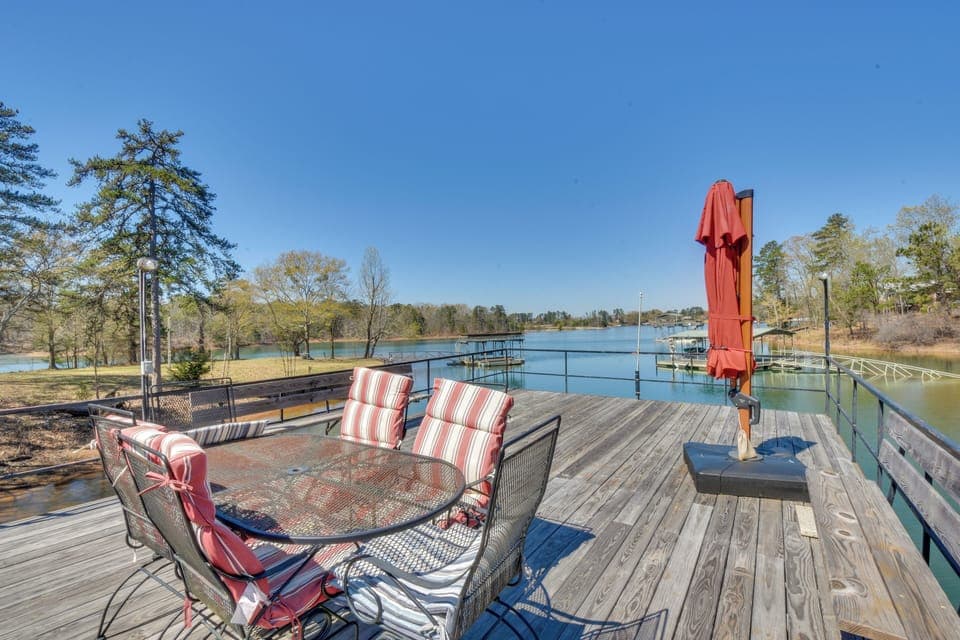 Hartwell Vacation Rental | 4BR | 3BA | 2 Steps to Access | 1,900 Sq Ft
