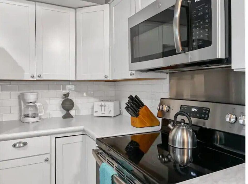 Fully functional kitchen