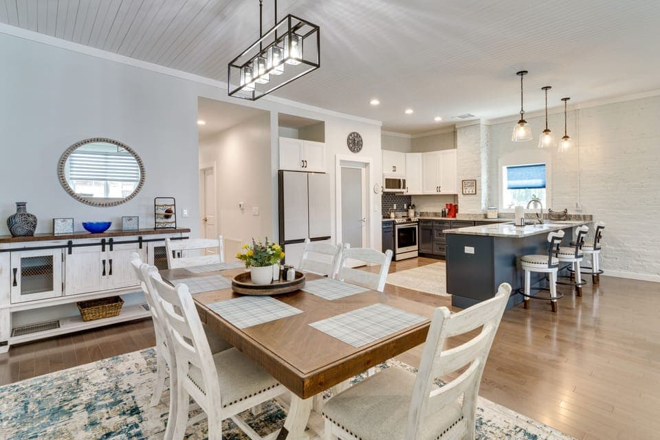Dining Room | Dishware/Flatware Provided