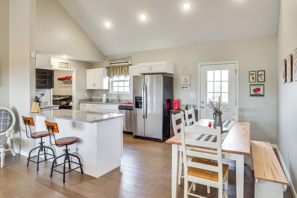 Dining Area | Kitchen