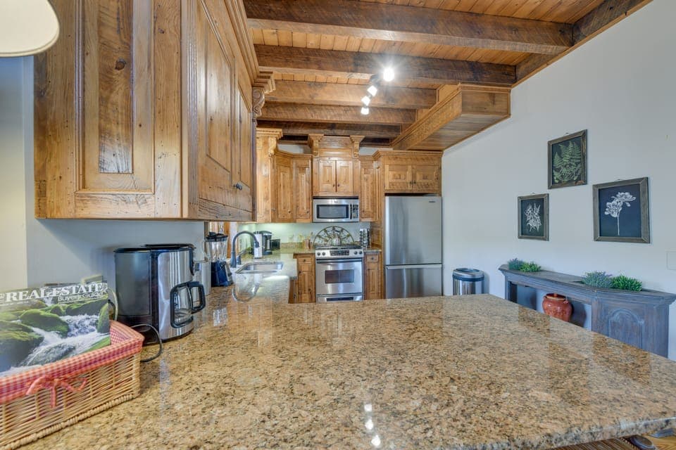 Kitchen | Cooking Basics | Coffee Maker | Trash Bags & Paper Towels Provided