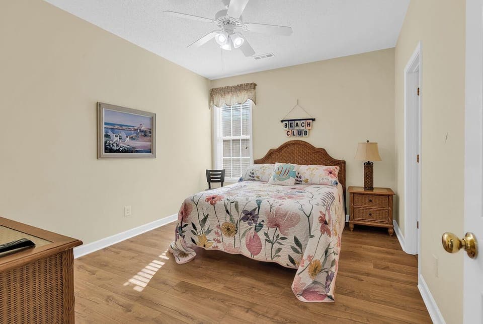 Bedroom 4 Second Floor - 1 Queen Bed