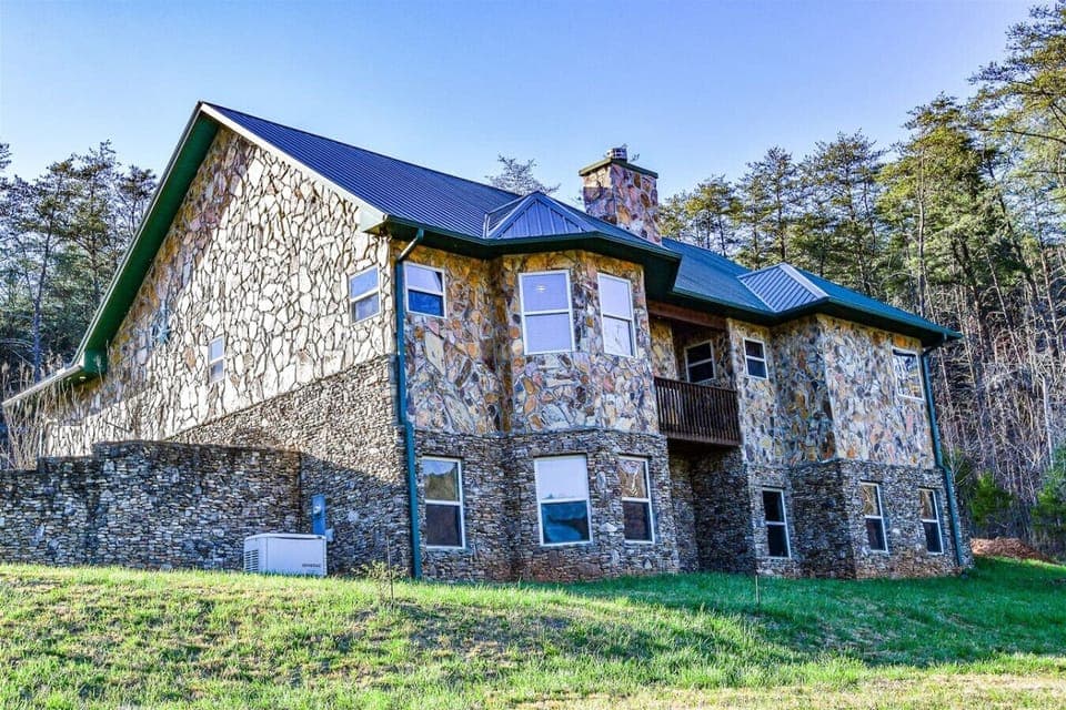 Affordable 3br/2ba Cabin in the Ocoee River Area