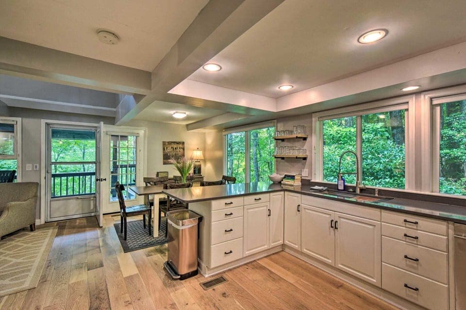 This well-equipped kitchen makes a chef happy. 