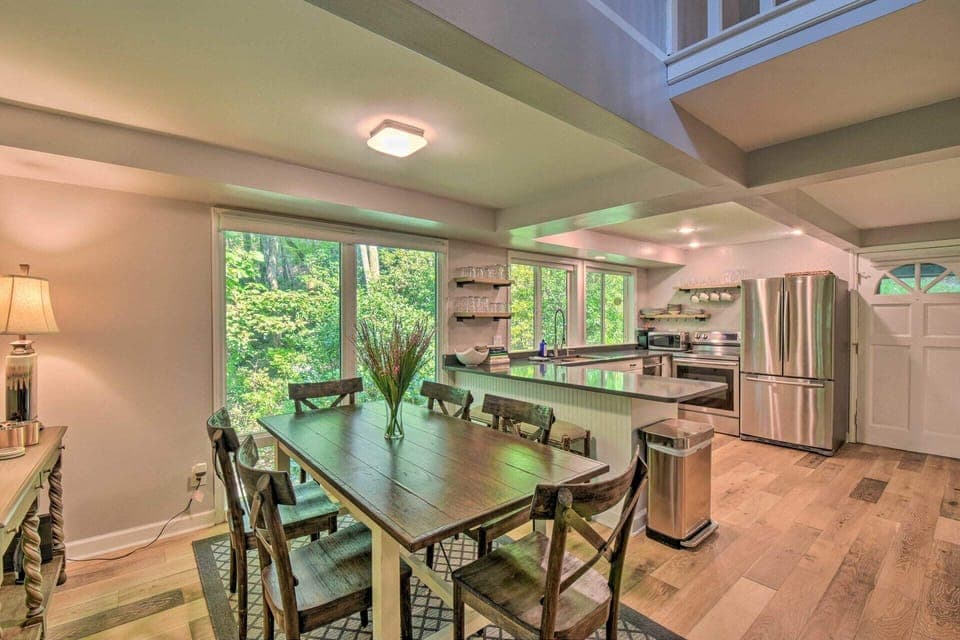 Dining Area | Seats 6 | Chef's Kitchen 