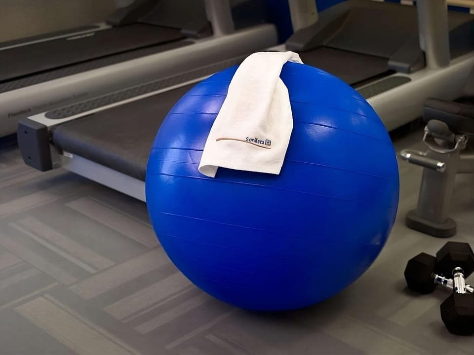 Fresh towels and equipment details that make workouts feel easy.