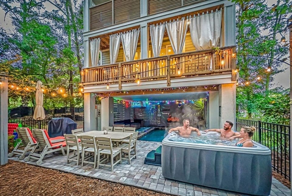 Private heated pool and hot tub oasis in this Hilton Head Island luxury vacation rental paradise!