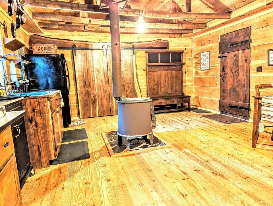 Nice thick padded mats, to stand on, in front of the sink and stove.