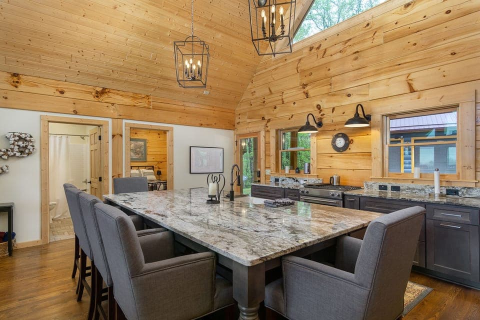 Dining area with seating for 6.