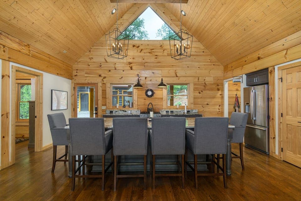 Dining area with seating for 6.