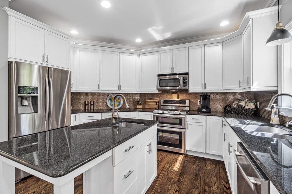 Chefs kitchen with all the amenities needed to cook a family meal. 