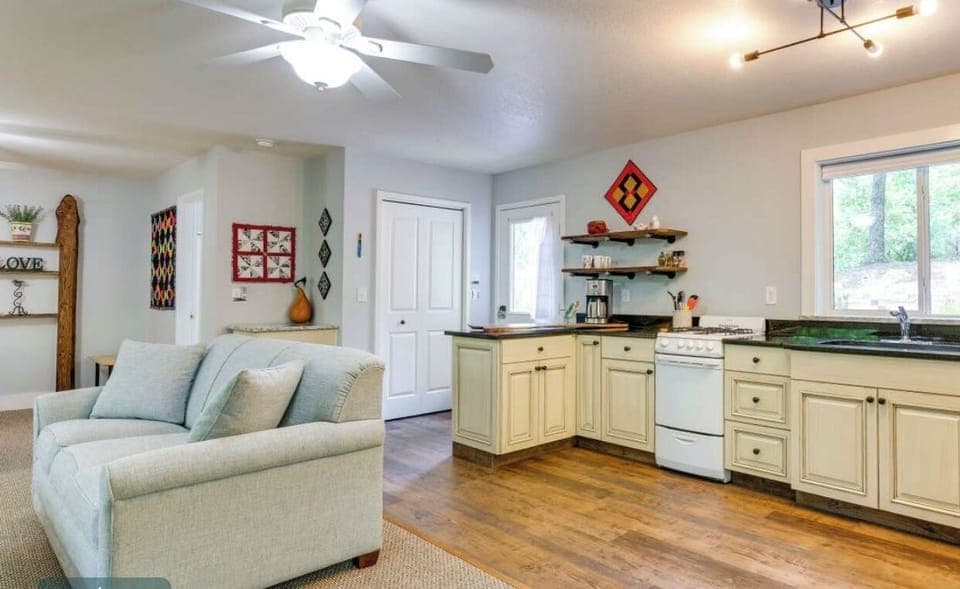 Gas range and oven