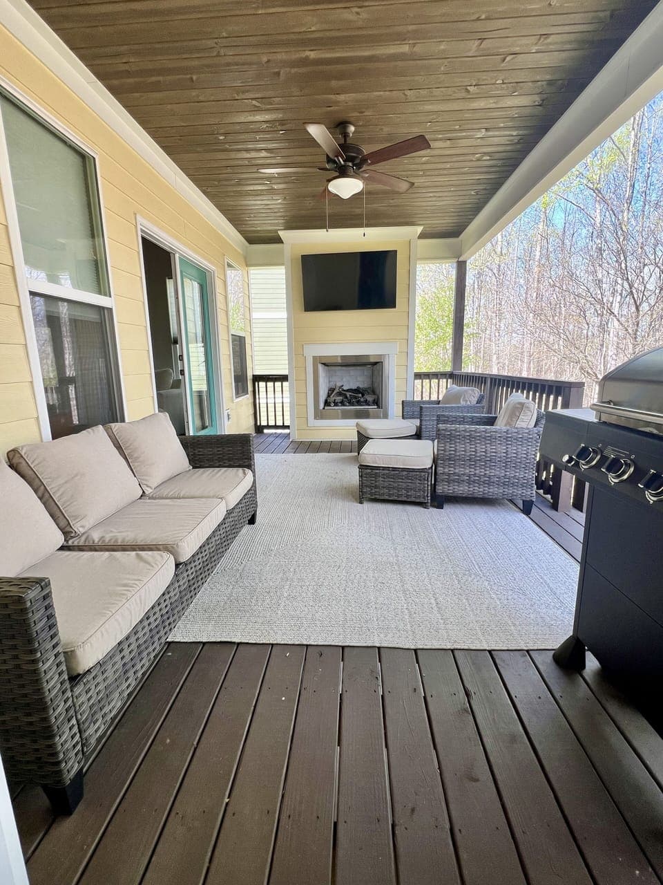 Large, covered back deck with 55” smart Samsung TV, gas fire place & gas grill. 