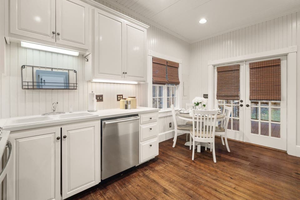 Eat-In Kitchen