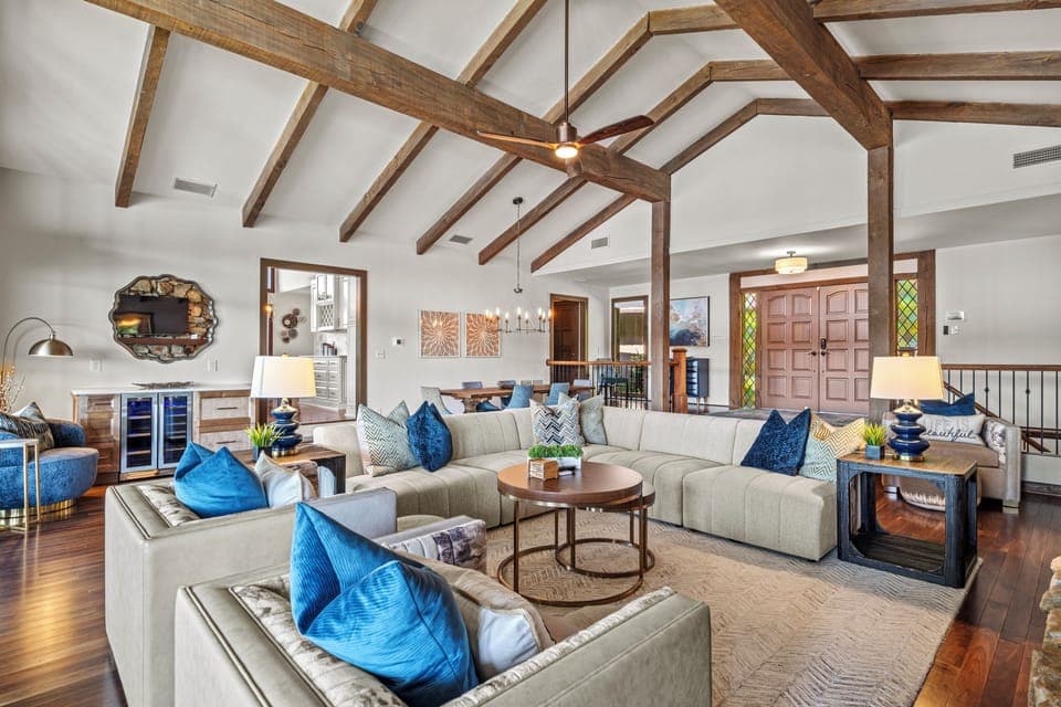 Beautiful exposed beams and great flow