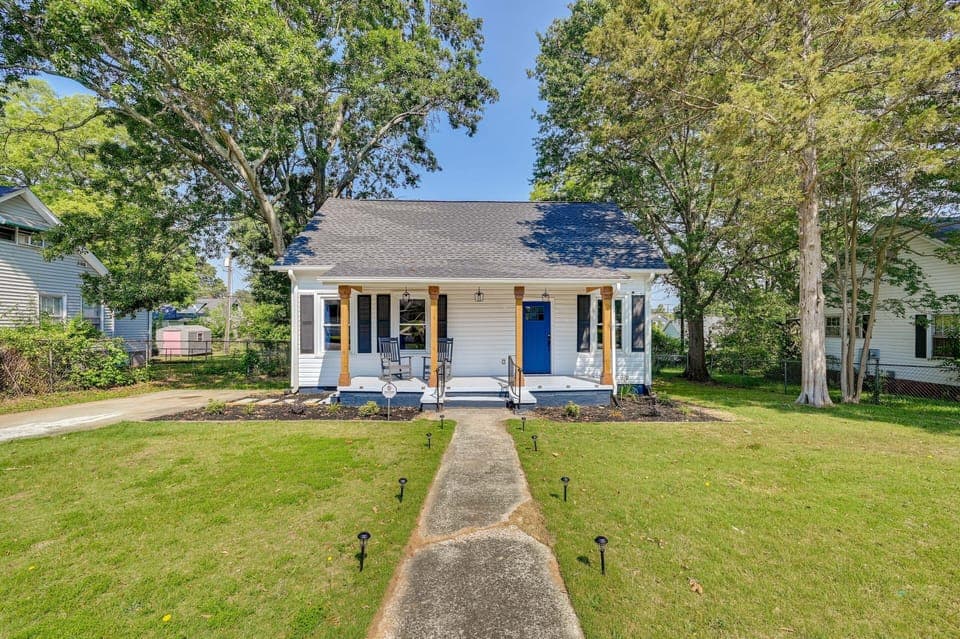 Greenville Vacation Rental | 2BR | 1.5BA | 1,200 Sq Ft | Stairs Required