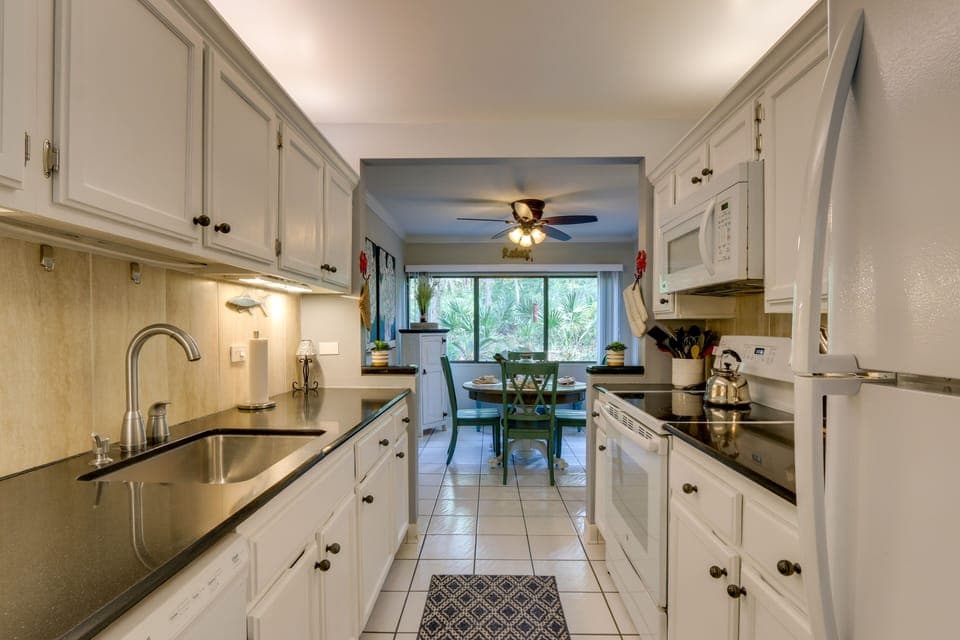 Kitchen | Equipped w/ Cooking Basics