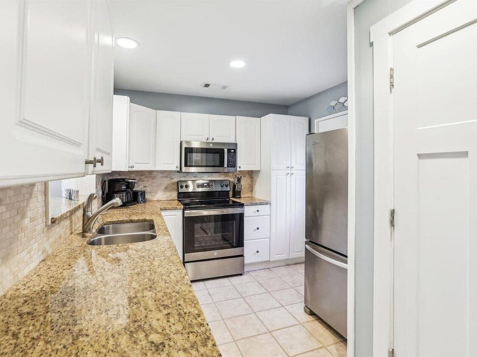 Kitchen at 604 Queens Grant