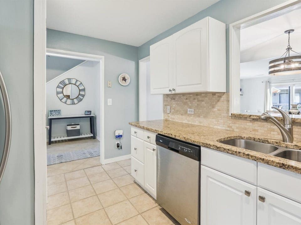 Kitchen at 604 Queens Grant