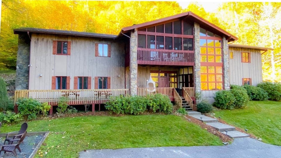 Front view of the Hive Lodge